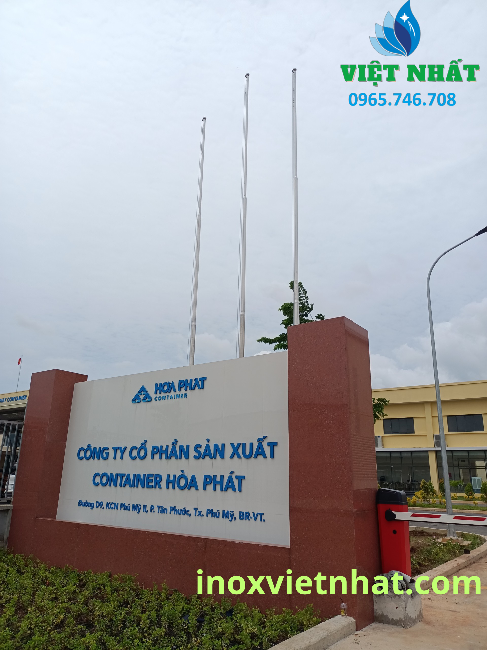 Lắp đặt cột cờ inox 304 cao 11-12m cho nhà máy container Hòa Phát